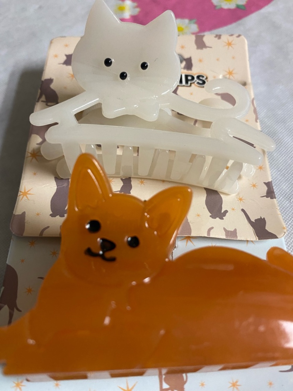 Cat & Dog -shaped Hair Clips - White & Amber Cat Designs - Picture 3 of 3